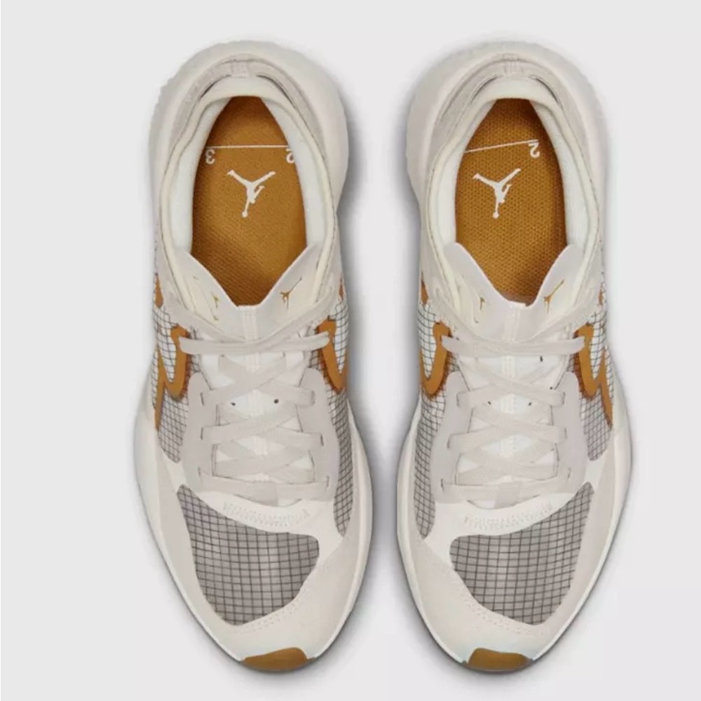 Gently Used Air Jordan Delta 3 Sneakers. See pictures of minor wear.